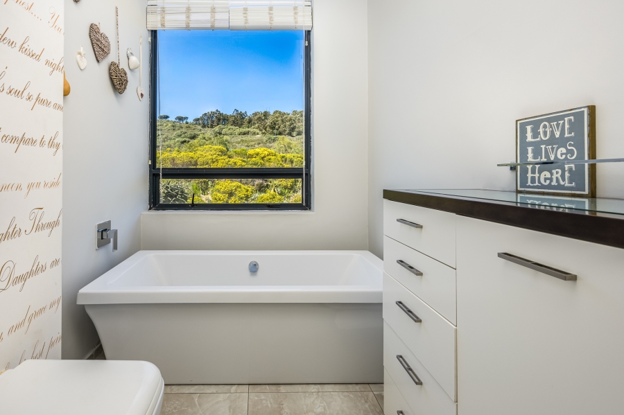 3 Bedroom Property for Sale in Stellenbosch Farms Western Cape